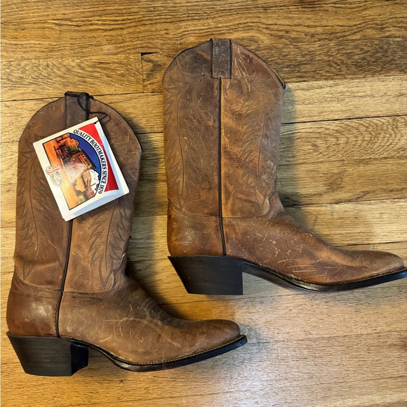 Brand new with tags. Unisex distressed Justin Western boots. - Picture 3 of 6